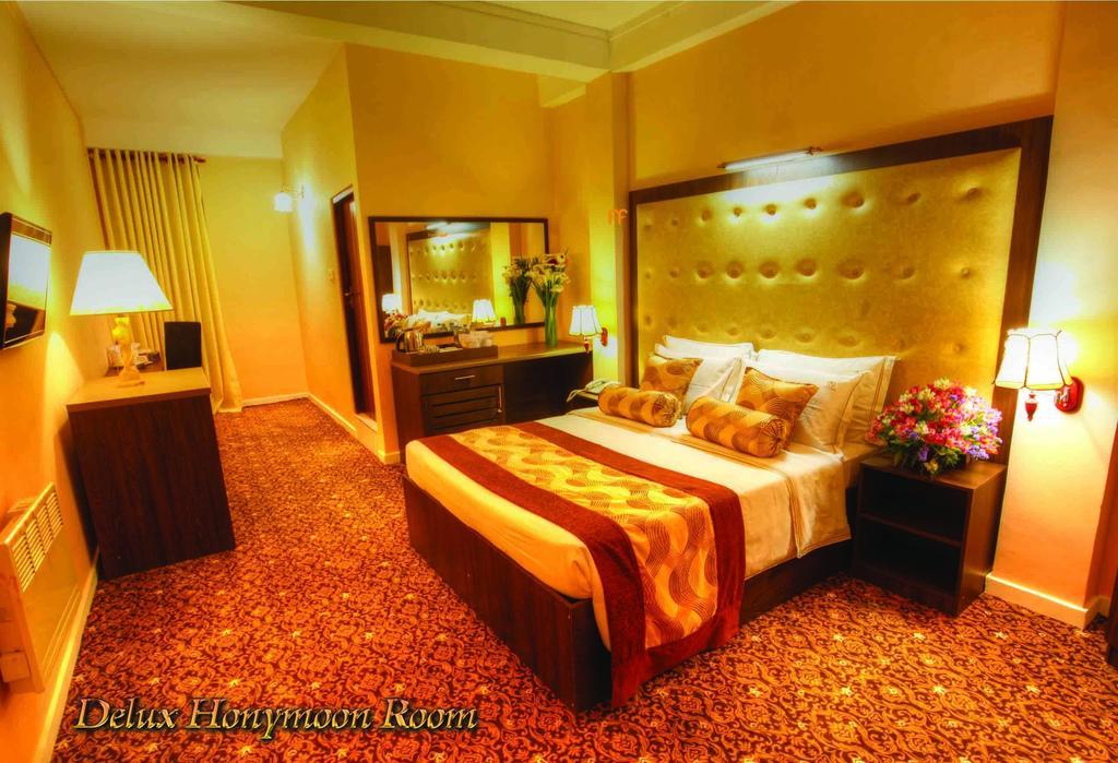 The Queensburry City Hotel Nuwara Eliya Bagian luar foto