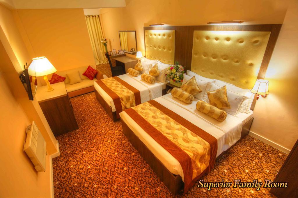 The Queensburry City Hotel Nuwara Eliya Bagian luar foto