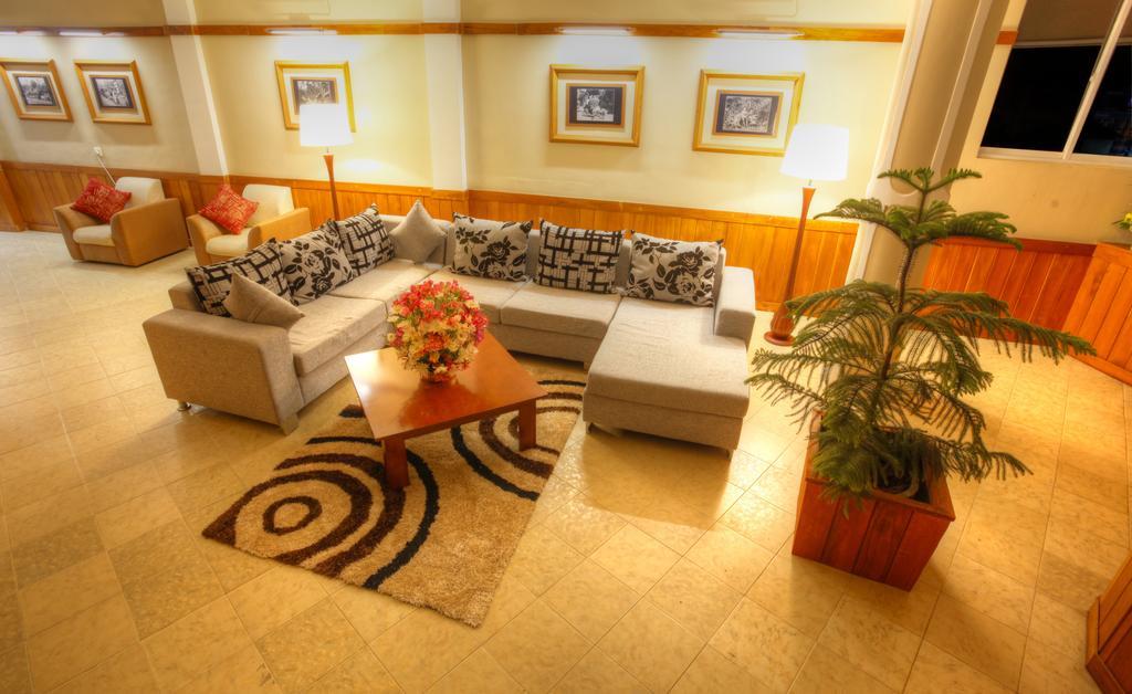The Queensburry City Hotel Nuwara Eliya Bagian luar foto