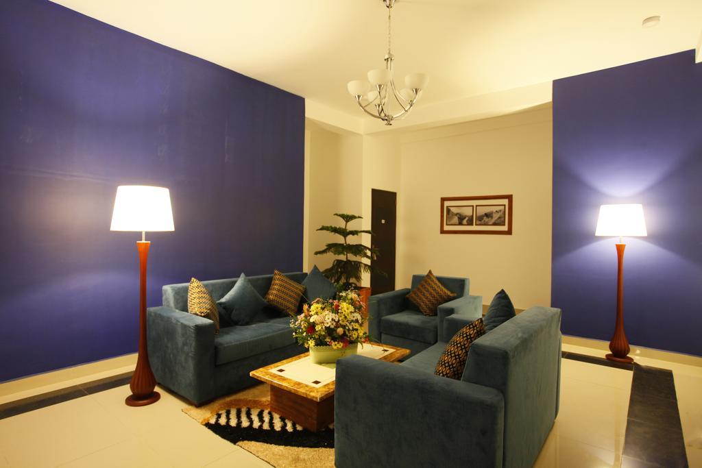 The Queensburry City Hotel Nuwara Eliya Bagian luar foto
