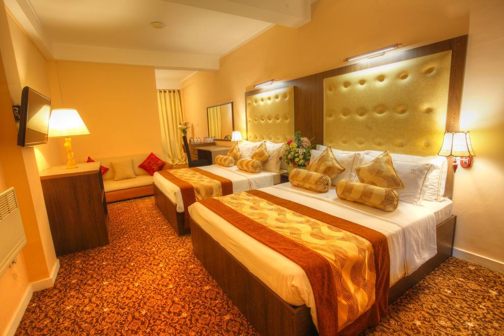 The Queensburry City Hotel Nuwara Eliya Bagian luar foto