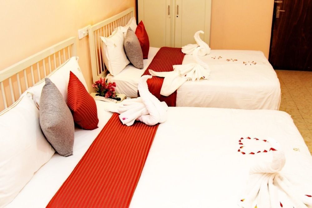 The Queensburry City Hotel Nuwara Eliya Bagian luar foto