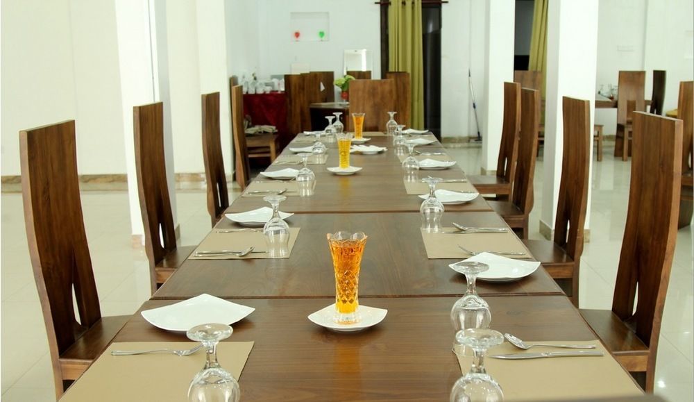 The Queensburry City Hotel Nuwara Eliya Bagian luar foto